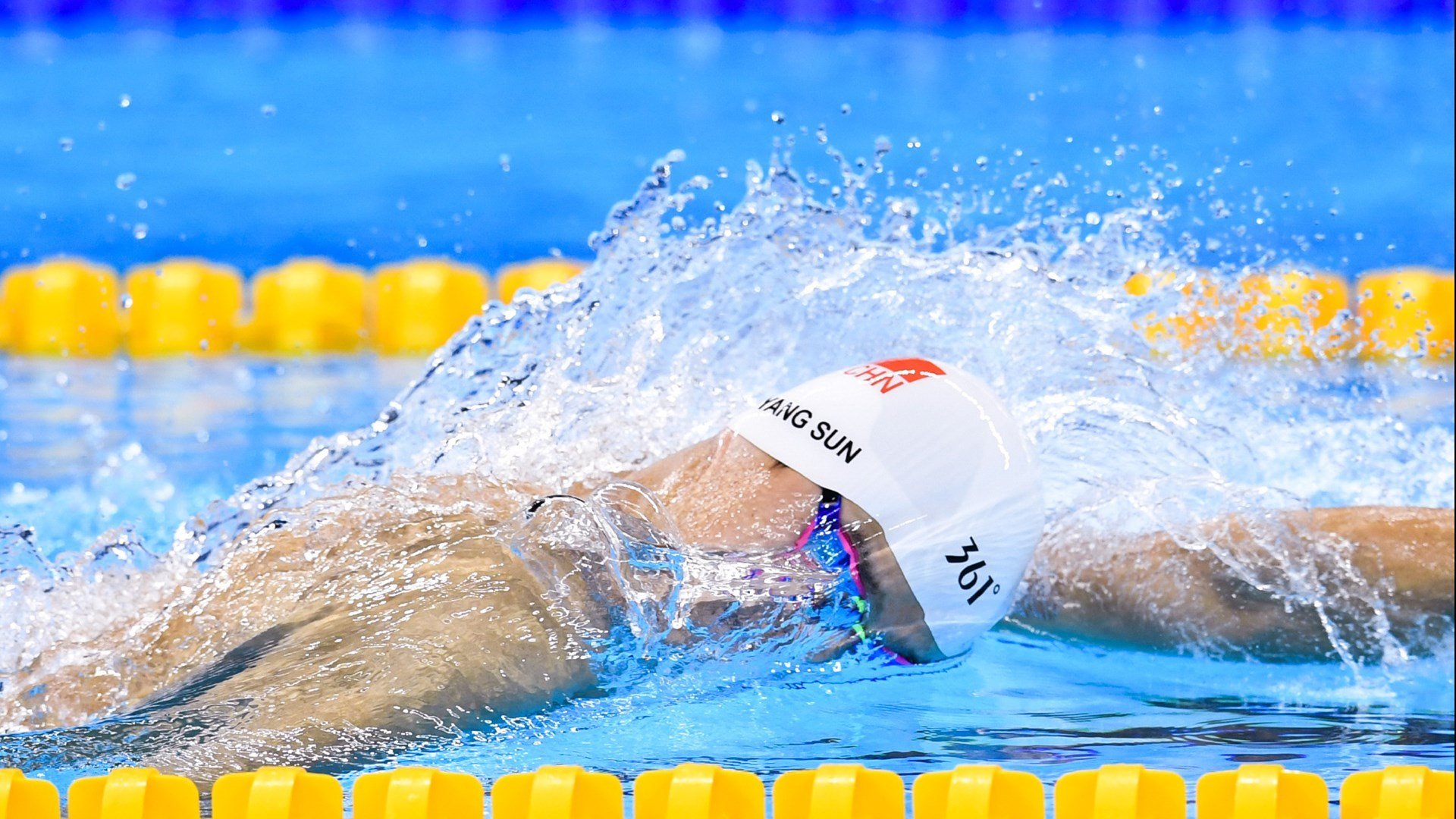 “汤姆·佩顿泳池冲刺,突破纪录迎接新挑战”