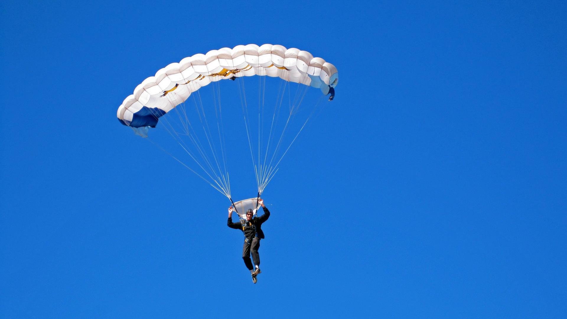 “汤姆·佩顿泳池冲刺,突破纪录迎接新挑战”